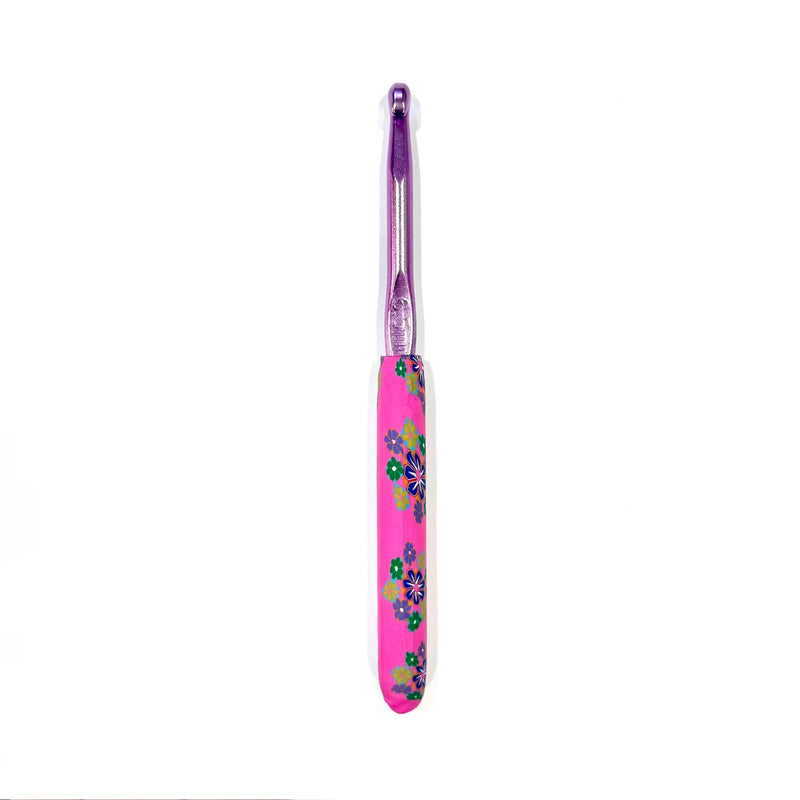 Metal crochet hook with designed silicone grip - 6.5mm