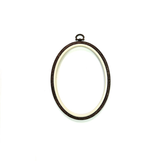 Nurge Silicone frame (Oval) - Woodgrain - 14.5 x 19cm