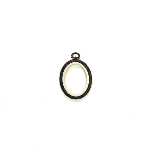 Nurge Silicone frame (Oval) - Woodgrain - 8.5 x 10.5cm