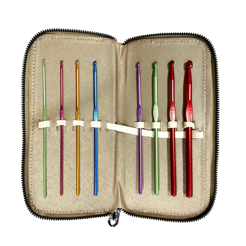 Crochet set of 8 metal hooks in leather pouch, P4