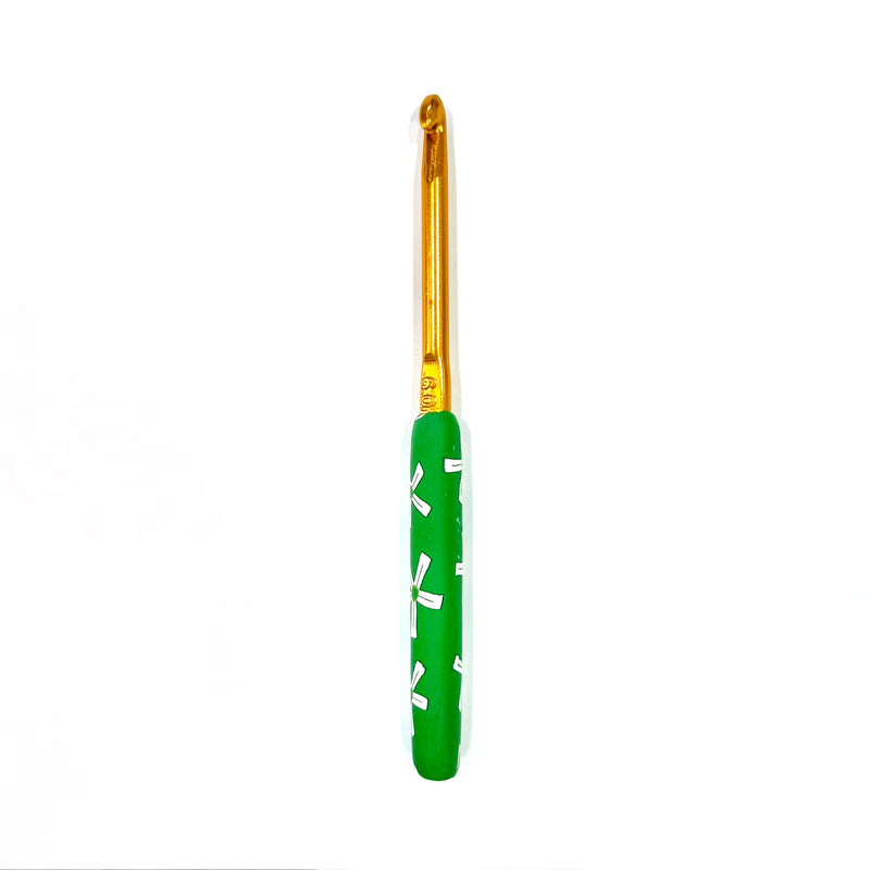 Metal crochet hook with designed silicone grip - 6mm