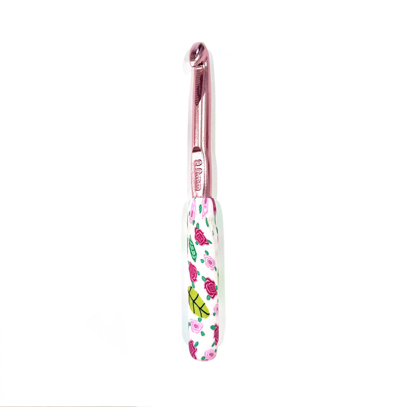 Metal crochet hook with designed silicone grip - 9mm