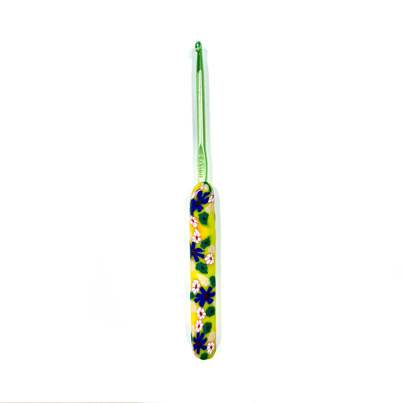 Metal crochet hook with designed silicone grip - 4mm