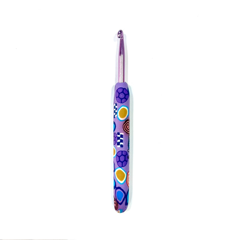 Metal crochet hook with designed silicone grip - 5mm