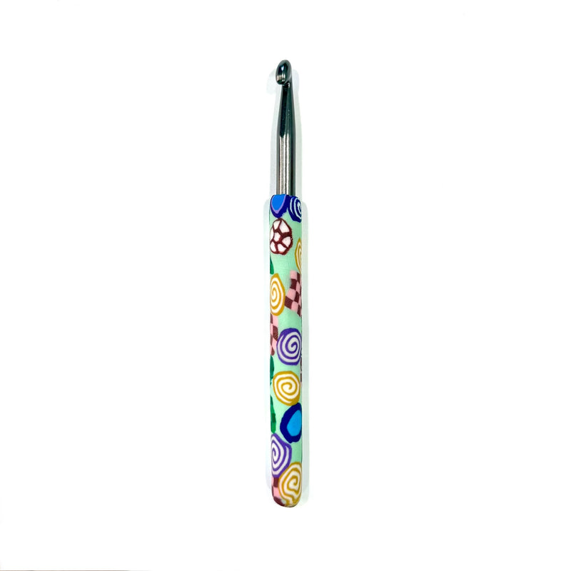 Metal crochet hook with designed silicone grip - 6mm