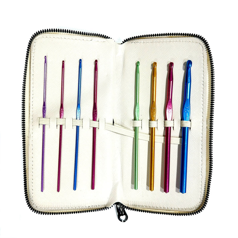 Crochet set of 8 metal hooks in leather pouch, P6