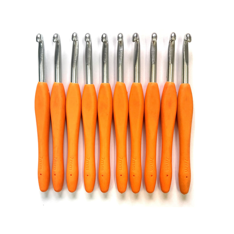 Metal crochet hook with rubber grip - 7mm