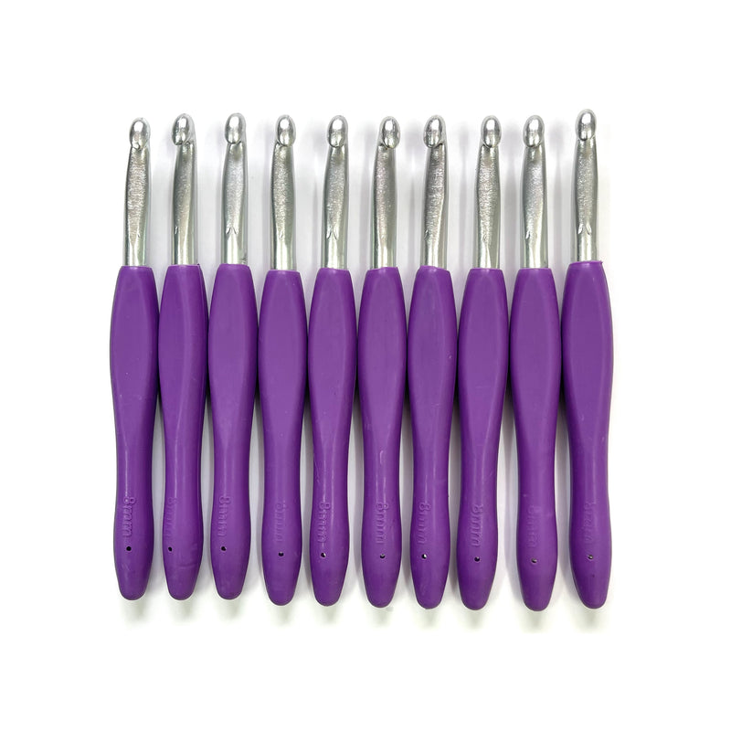 Metal crochet hook with rubber grip - 8mm