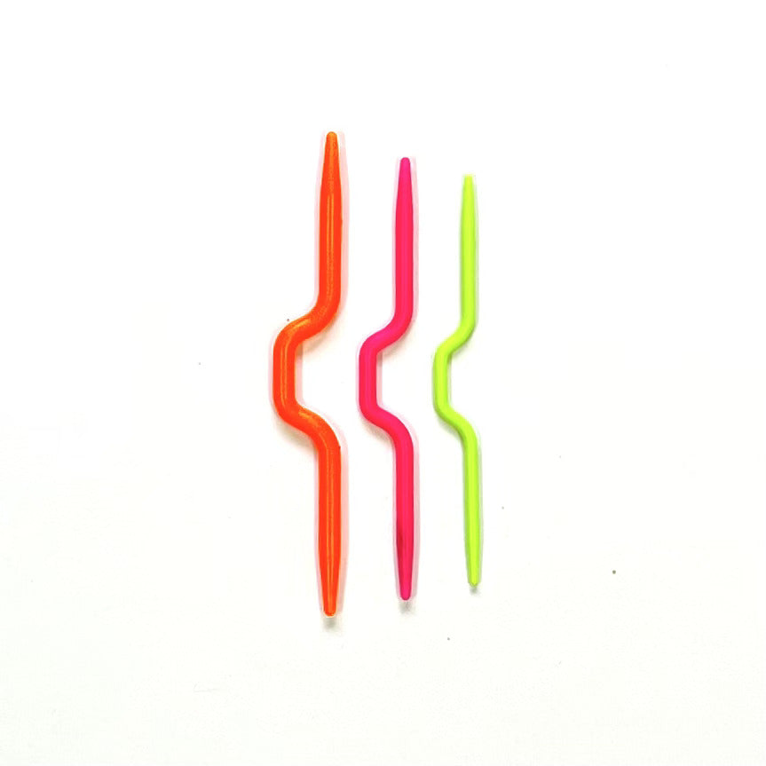 Cable stitch knitting plastic needles