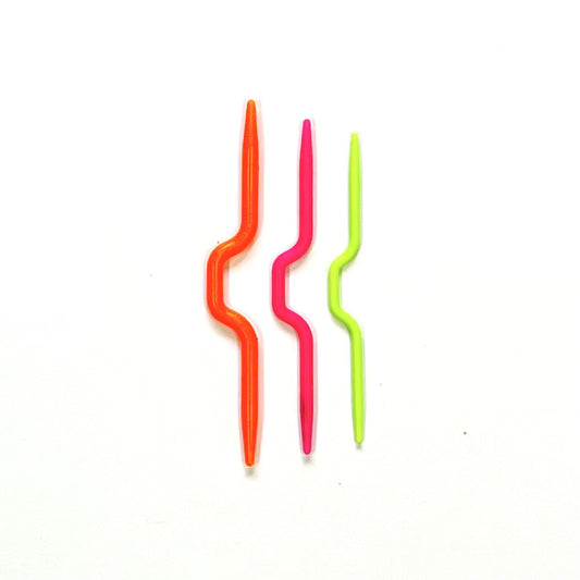 Cable stitch knitting plastic needles